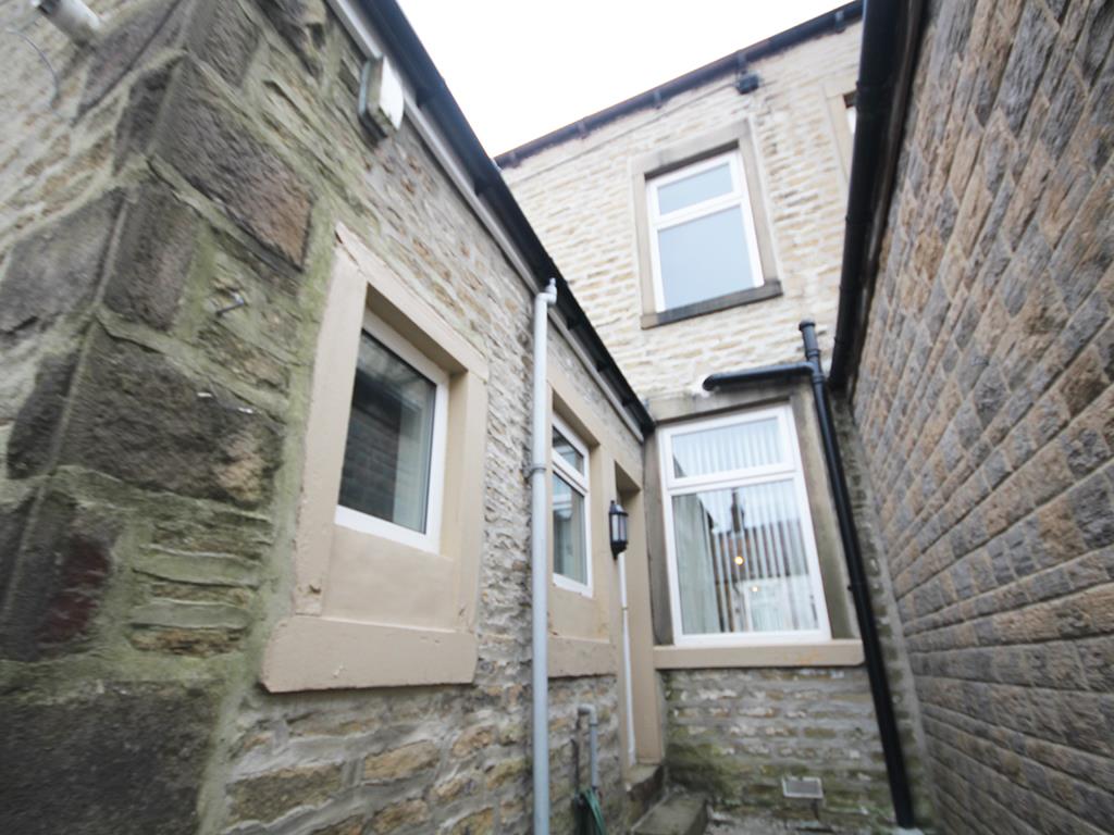 3 bedroom mid terrace house To Let in Barnoldswick - IMG_1238.jpg